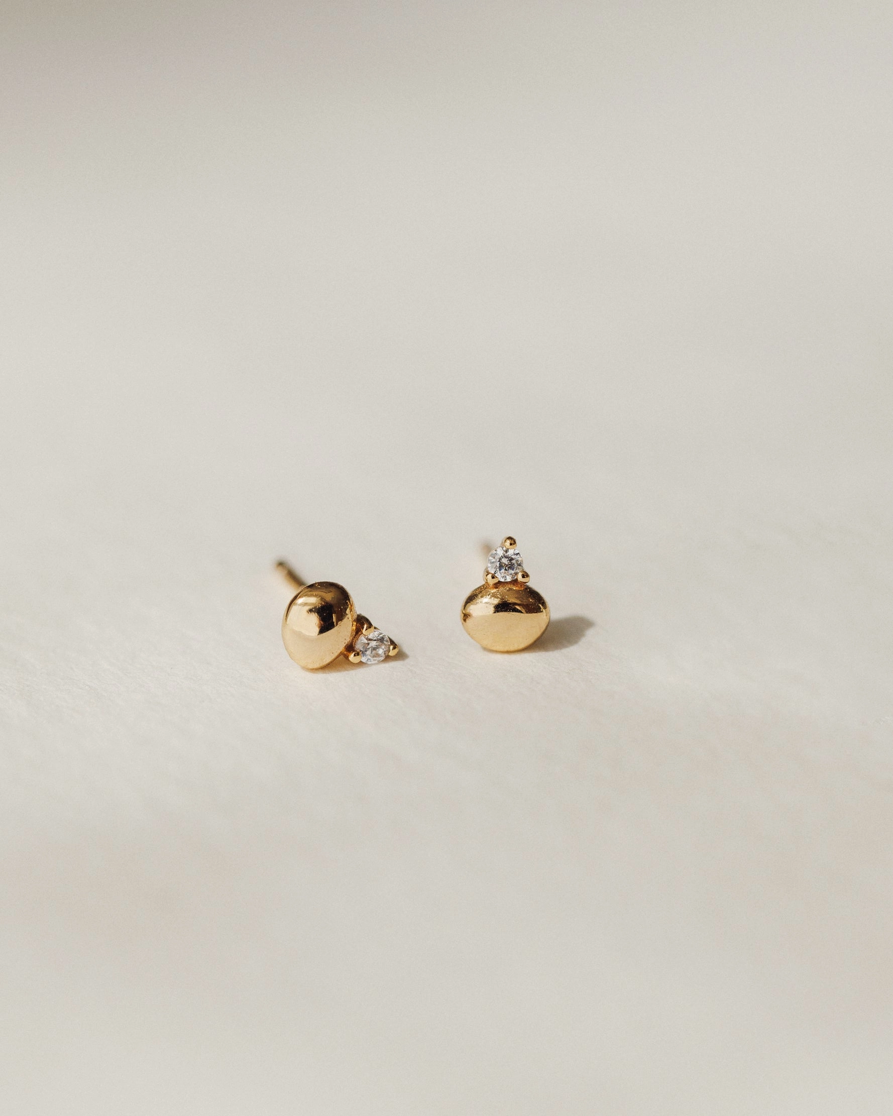 Distinctive Style Gleaming Pebble Studs
