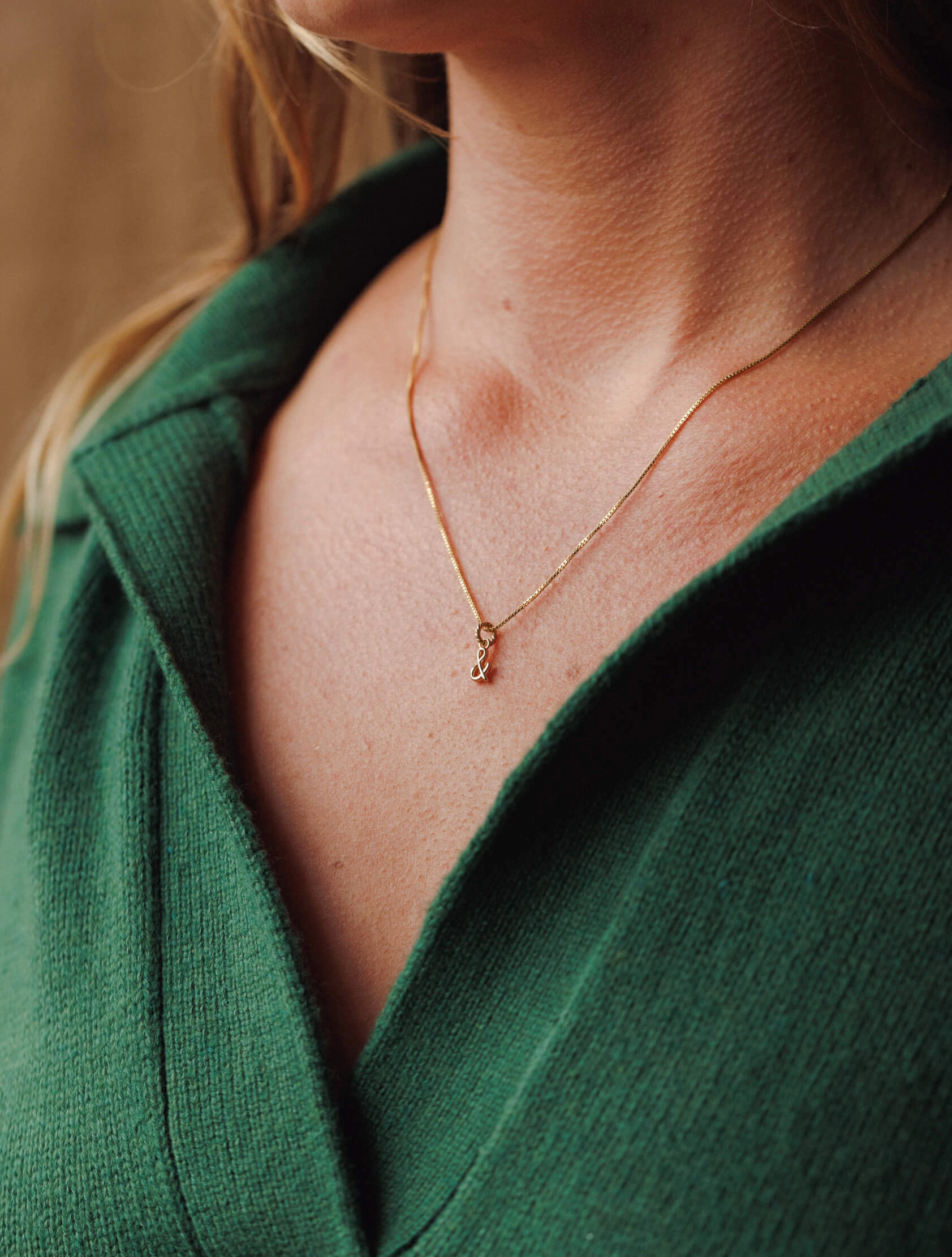 Pretty Accent Ampersand Charm