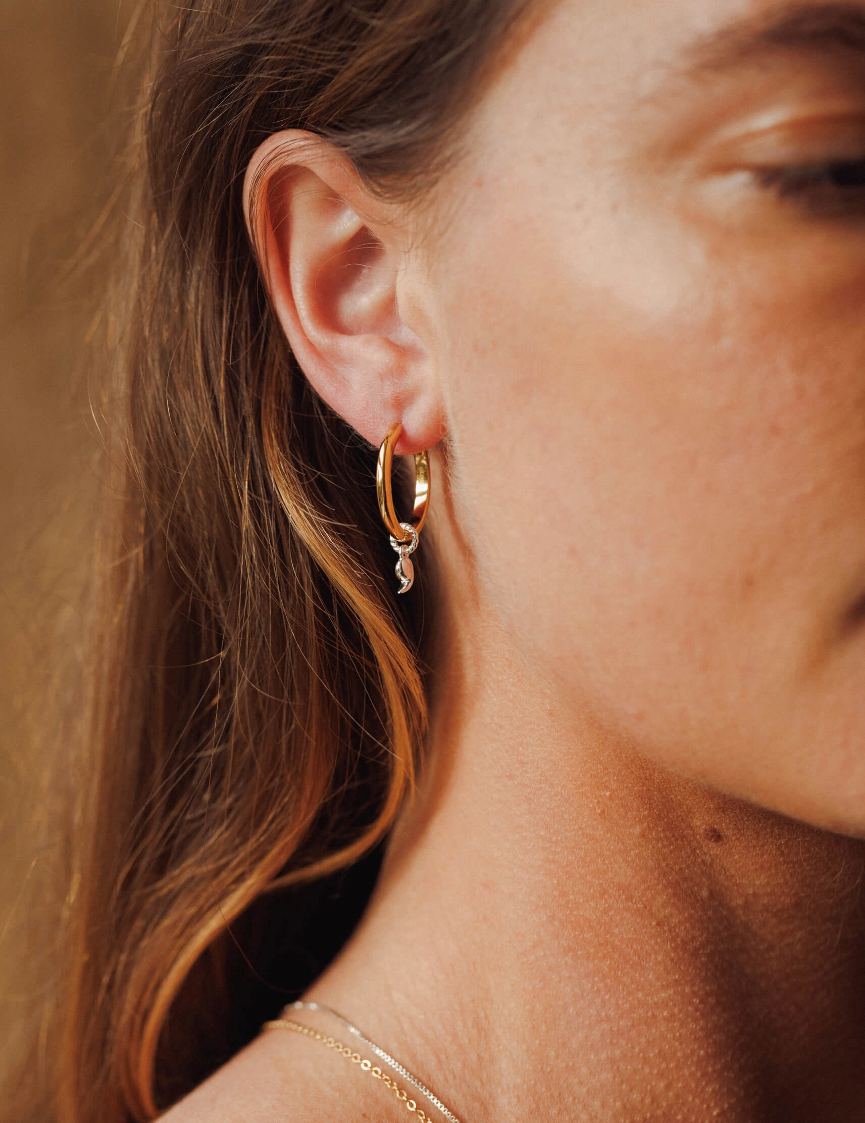 Natural Detail Ampersand Charm