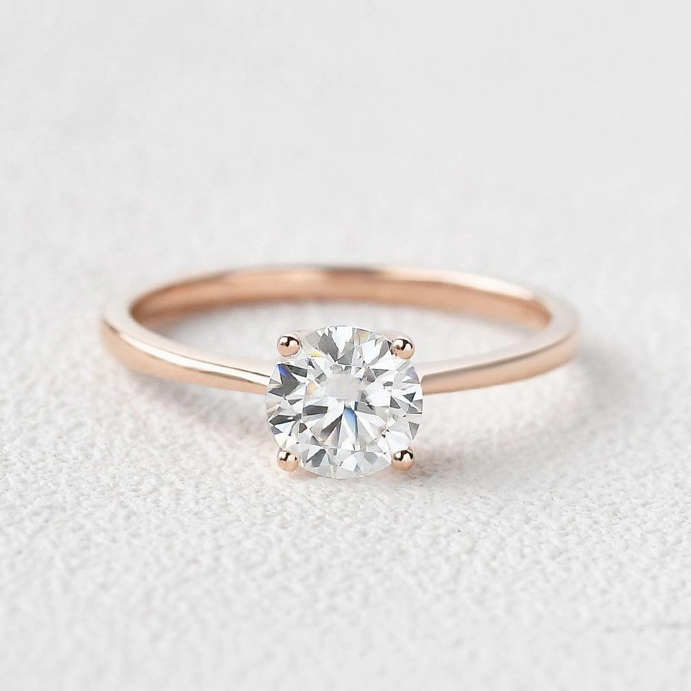 1.0ct Classic 4 Prongs Yellow Gold Ring Radiant Surface Sparkling Edge