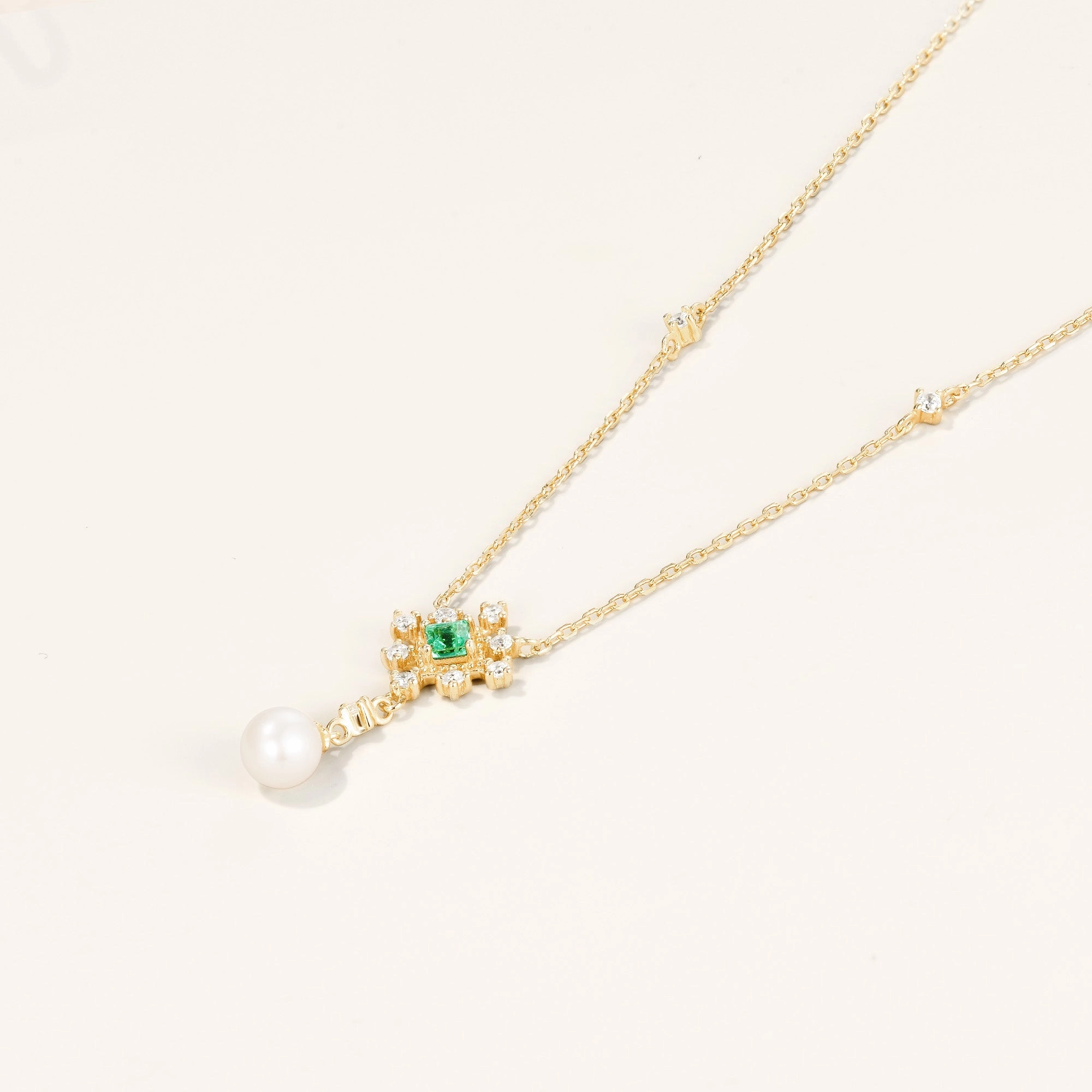 Exclusive Gifts Natural Emerald & Pearl & Moissanite Rose Gold Necklace