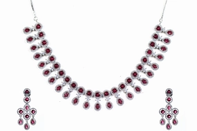 Vibrant Shine Look Pearto statement necklace set