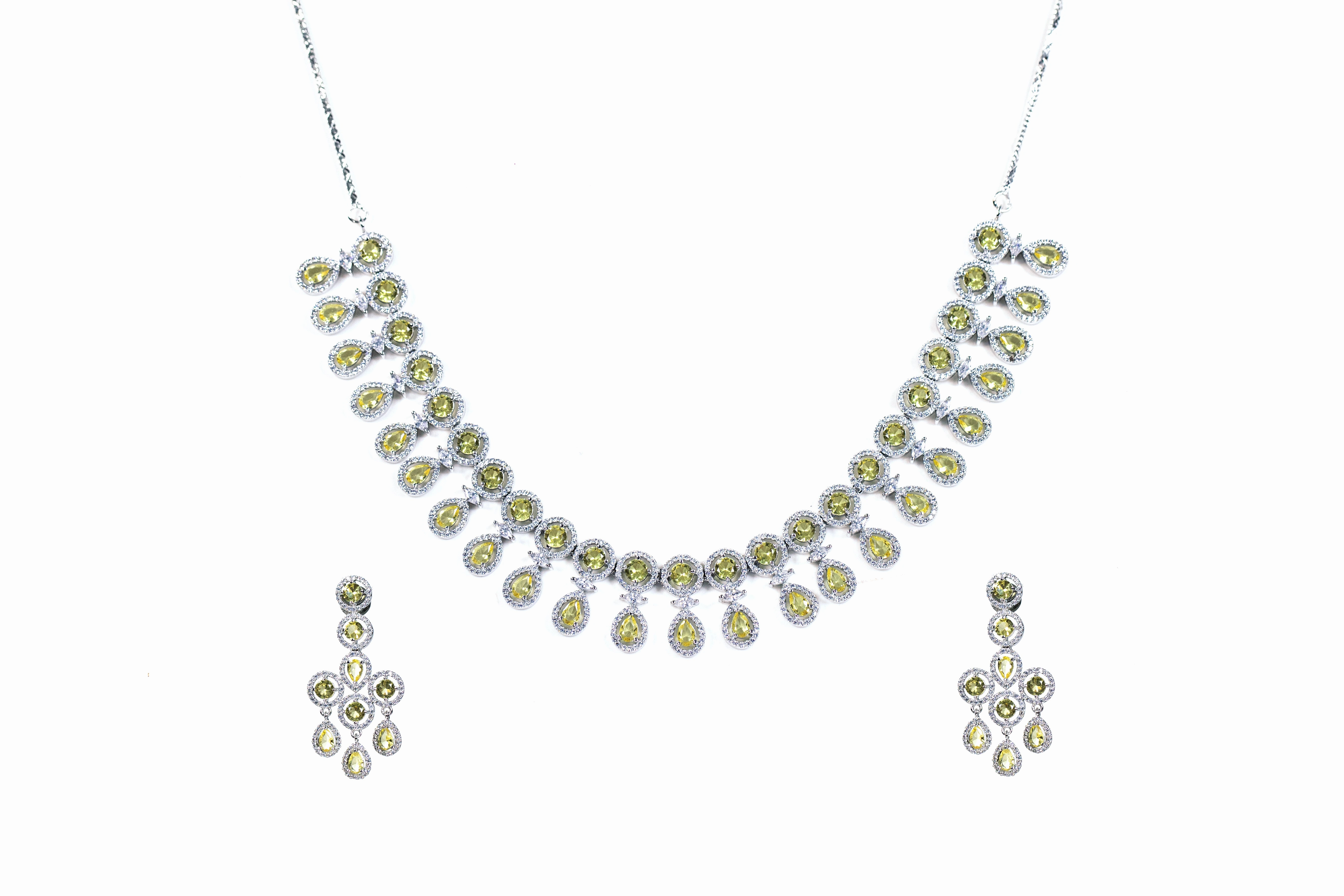 Delicate Feature Silhouette Focus Pearto statement necklace set
