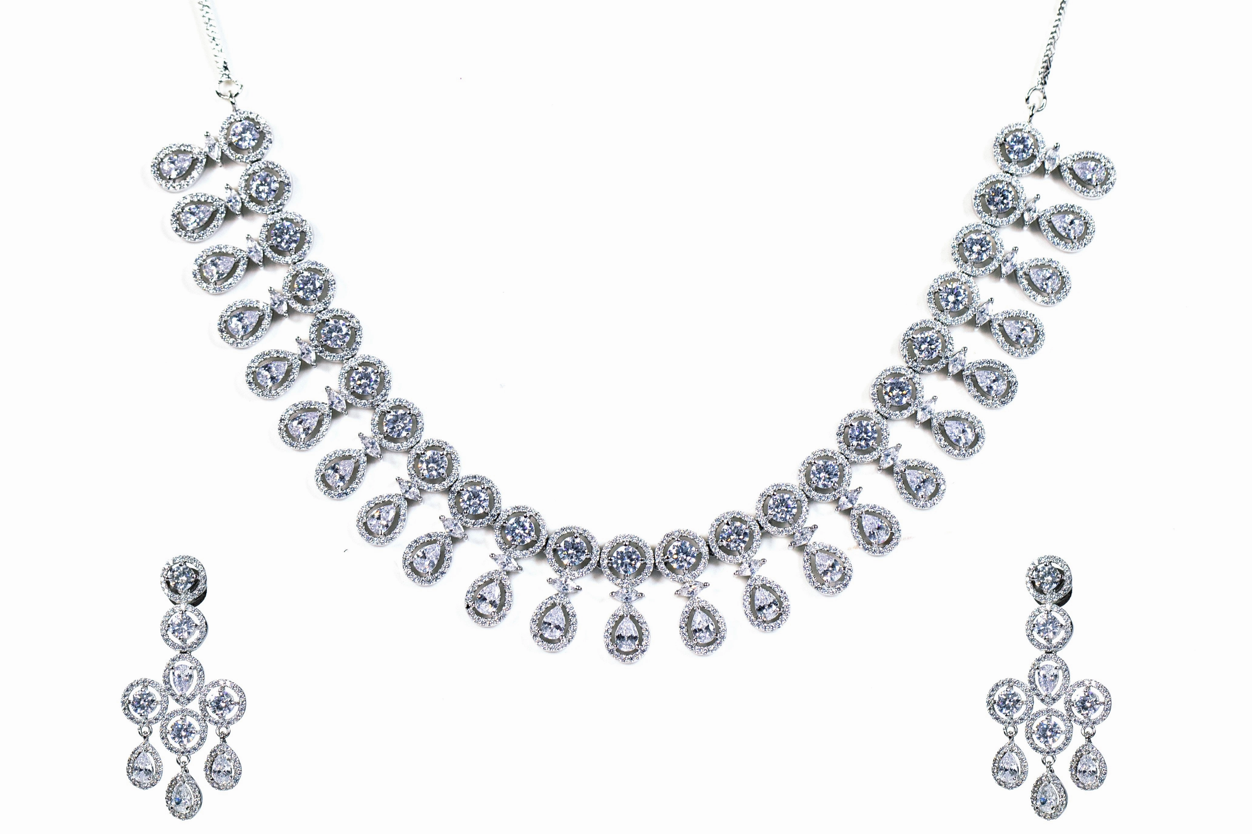 Precious Finish Pearto statement necklace set