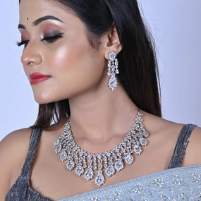 Grandeur shimmer necklace set Sophisticated Design Finish