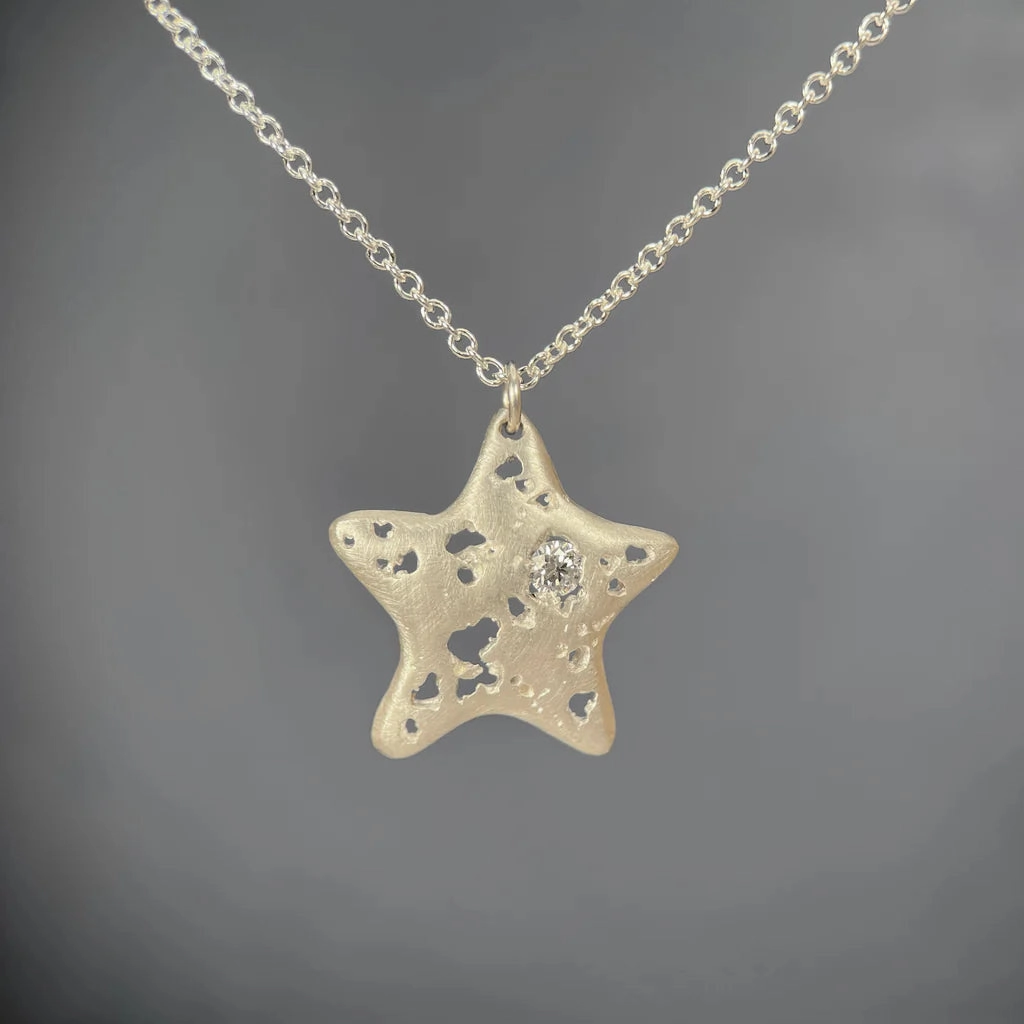 Everyday Accent Shadow Starfish Necklace - Silver   Diamond
