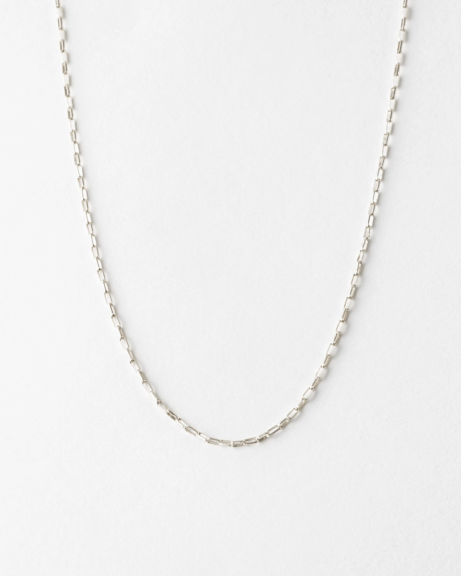 Sculpted Detail Luxury Flow Iconic Chain