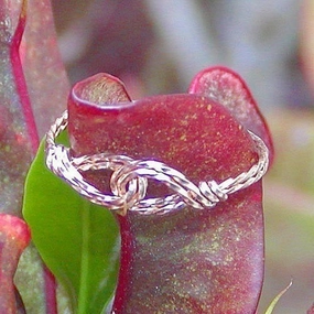 Infinity Design Yellow Gold Filled Twist Wire Thumb Ring Creative Emblem Economical Expression