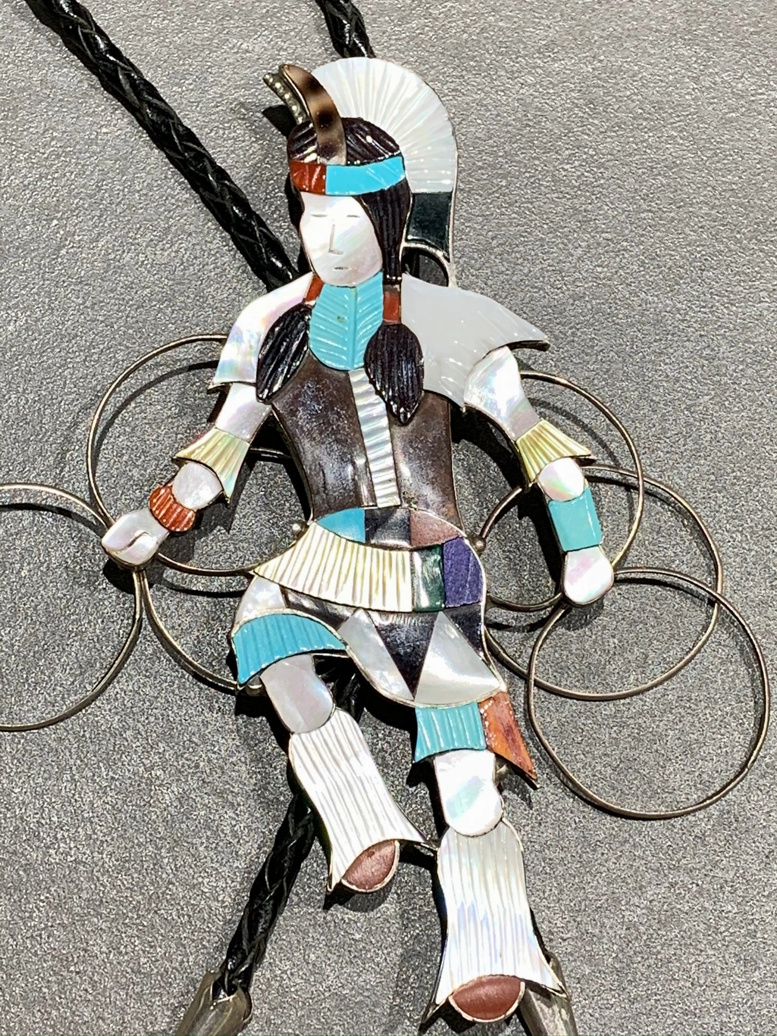 JONATHAN BEYUKA ZUNI INLAY HOOP DANCER STERLING SILVER BOLO W STAND Creative Glance Feminine Edge