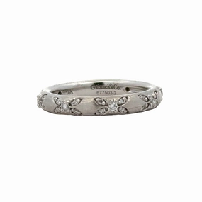 Kirkland Jewelry Estate | 14K White Gold and Diamond Band Sparkling Jewelry Design Elegant Choice