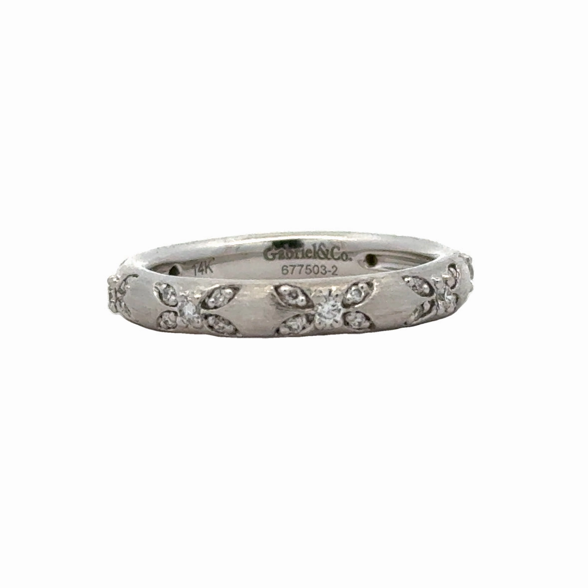 Kirkland Jewelry Estate | 14K White Gold and Diamond Band Sparkling Jewelry Design Elegant Choice