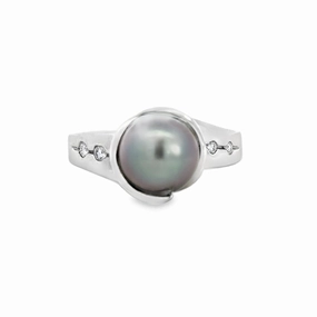 Handcrafted Craft Kirkland Jewelry Estate | 14K White Gold Diamond and Black Pearl Ring