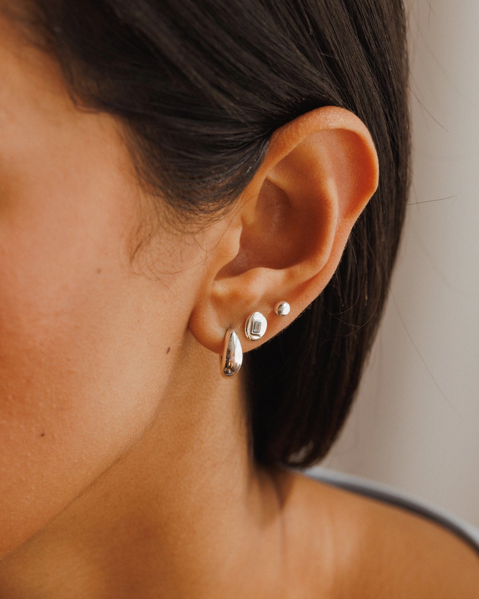 Classic Lines Radiant Touch Pieces Lagoon Gem Studs