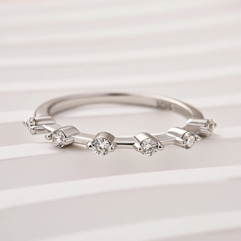 Louily Moissanite 0.2 Ct Round Cut Women's Wedding Band Minimal Charm