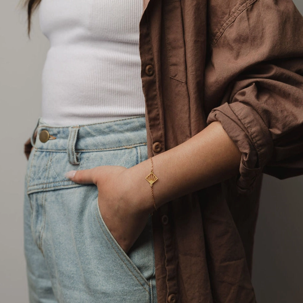 Perfect Harmony Lula Fan Charm Bracelet