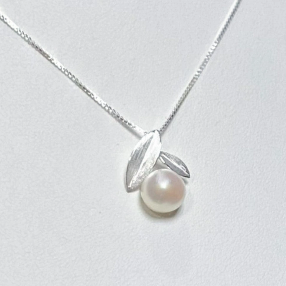 Holiday Style Floral Freshwater Pearl Sterling Silver Necklace