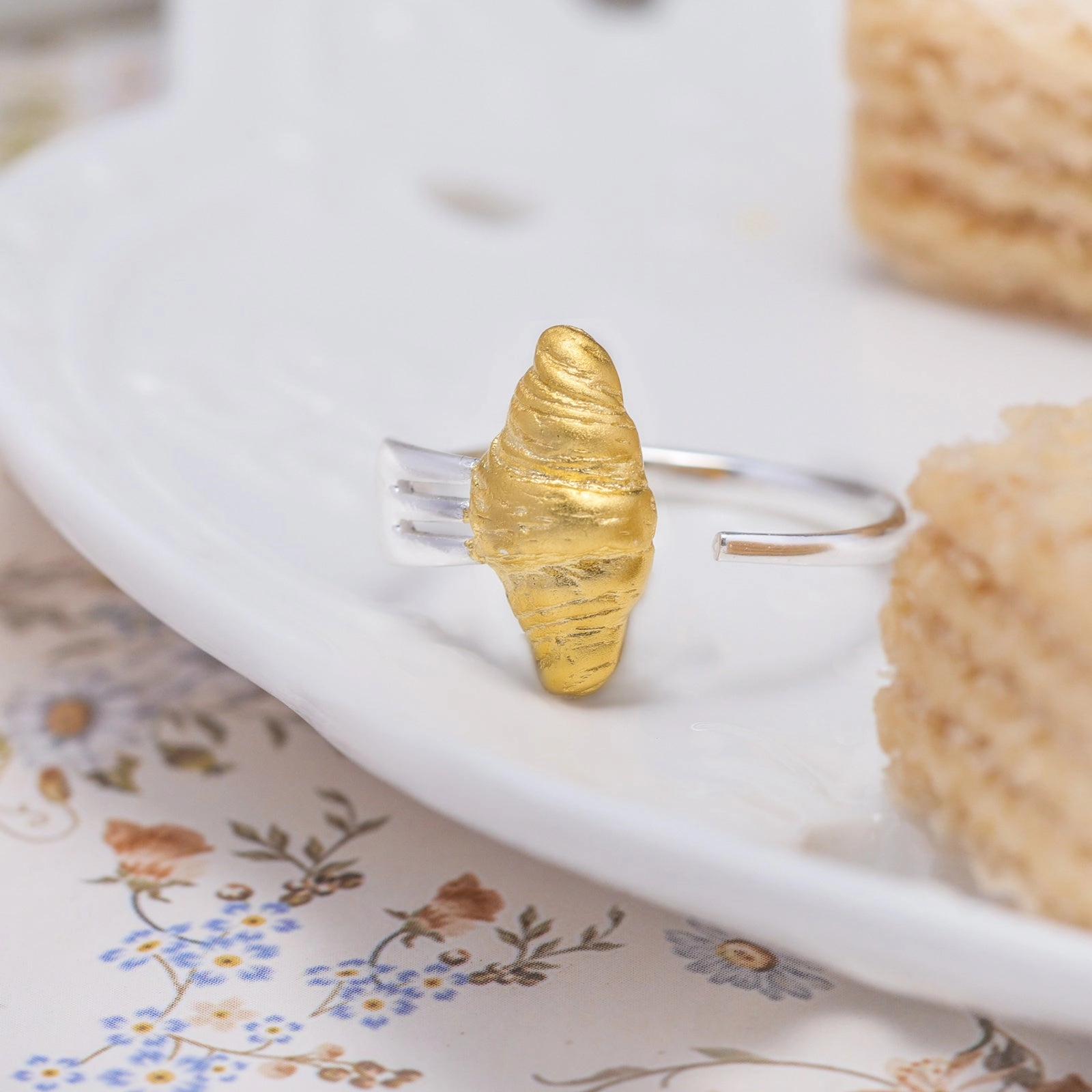 Croissant Ring Delicate Article Luxury piece