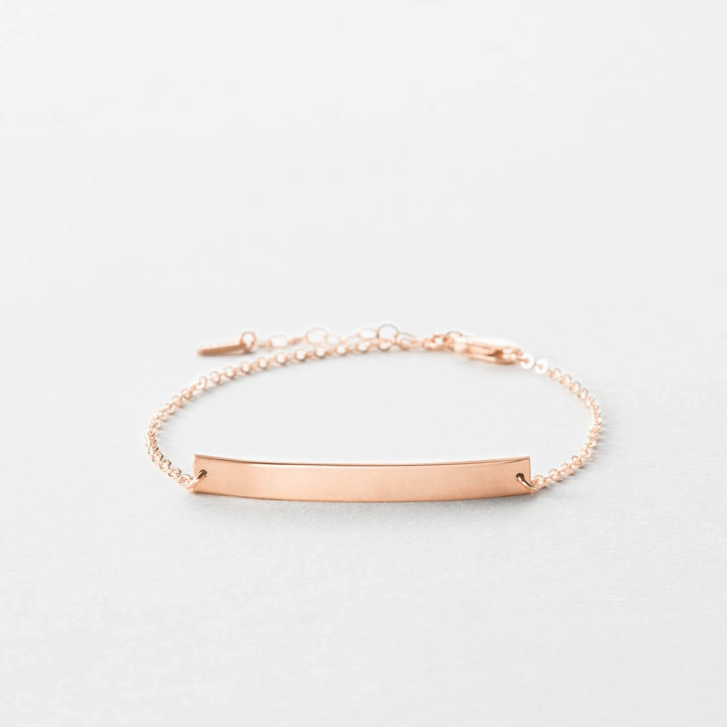 Serra Bar Bracelet Chic Glimmer