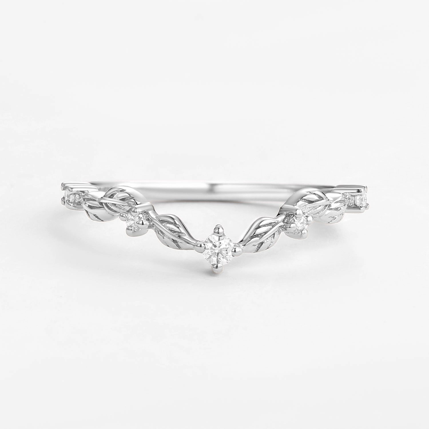 Nature Inspired Moissanite Gold Wedding Band Chic Design Everyday Style