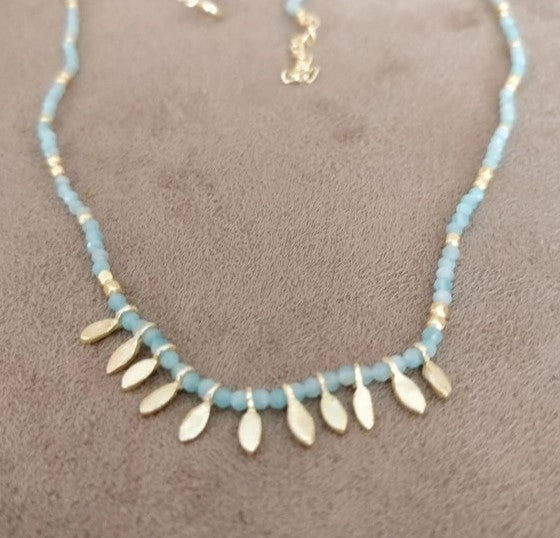 N322 Chic Detail Presenting Adornment