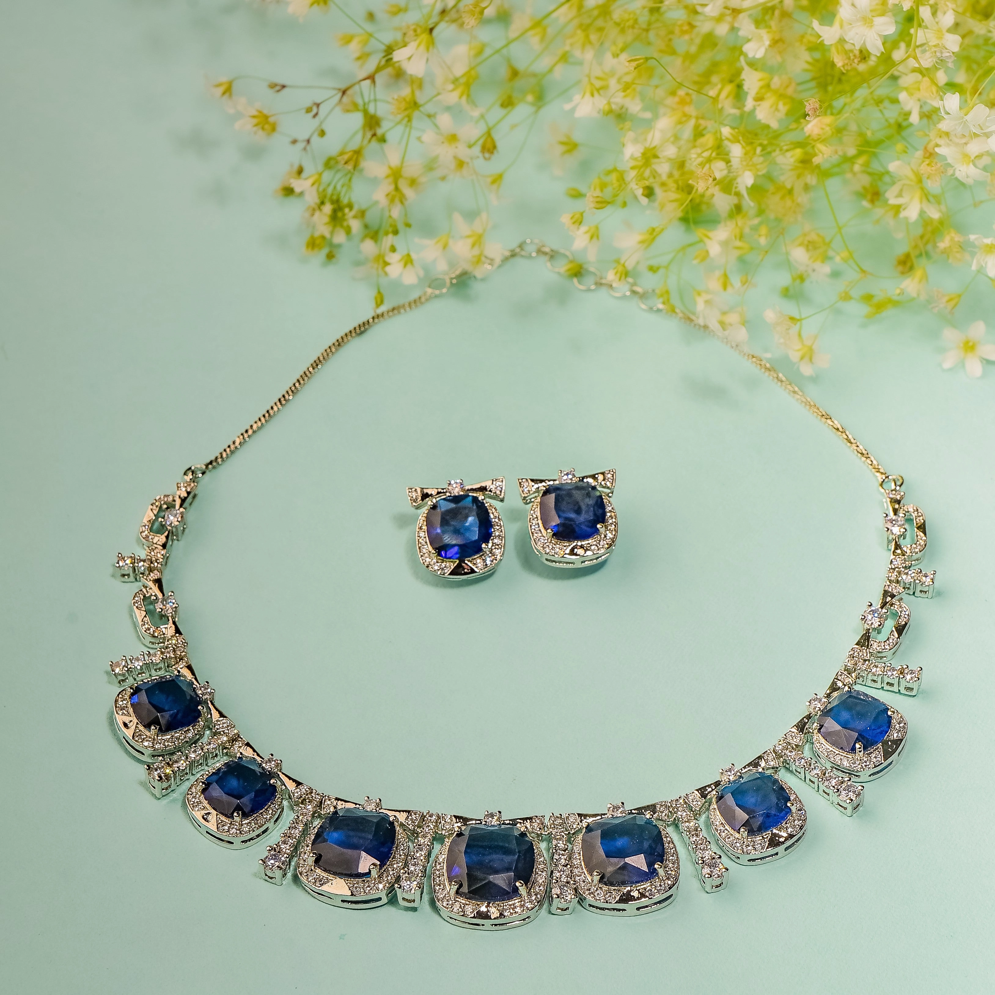 Malharika cushion necklace Elegant Form