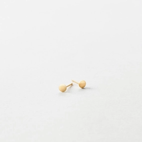 Marta Studs Glossy Look Timeless Look