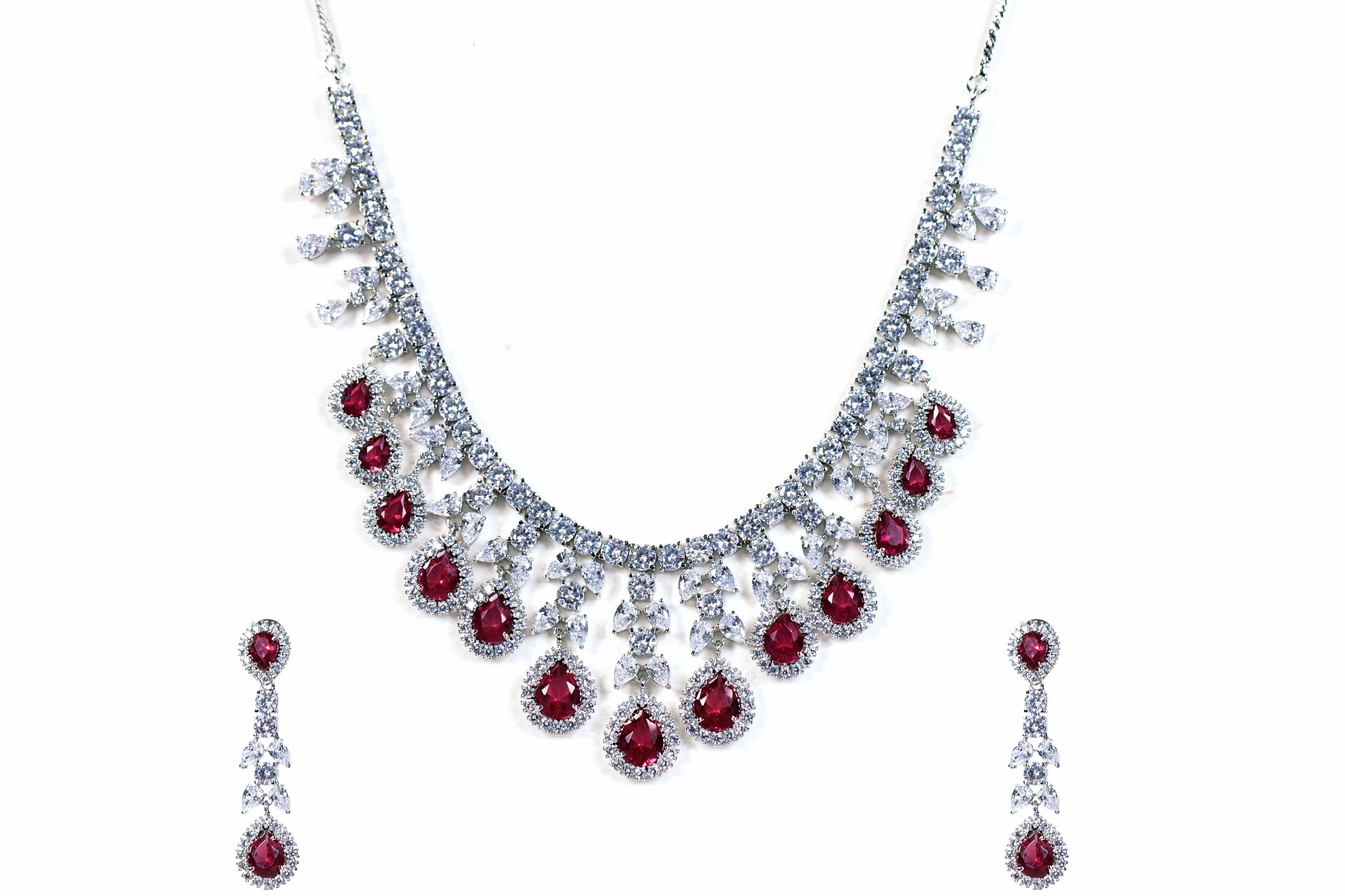 Contemporary Touch Sophisticated Gem Marvello shimmer Necklace set