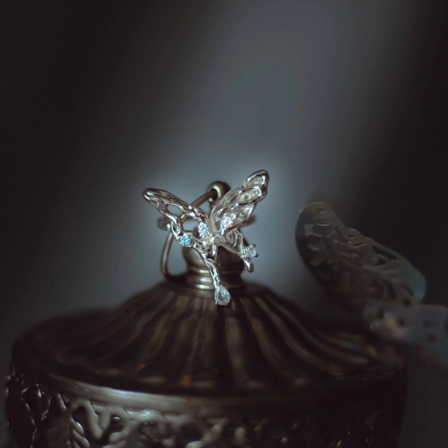 Melting Aurora Butterfly Ring Medal Quality