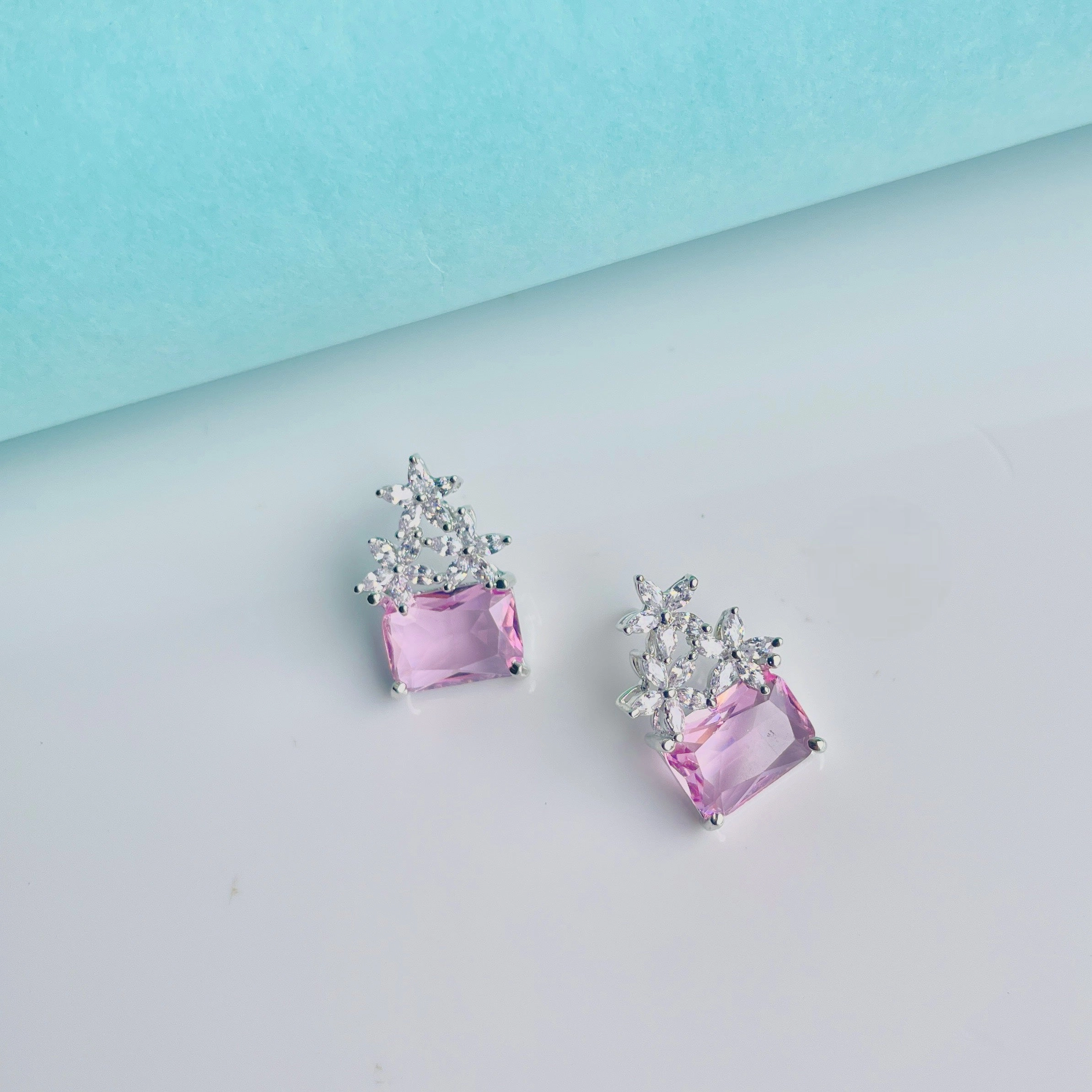 Dainty Touch Unique Element Minimella charm stud earring