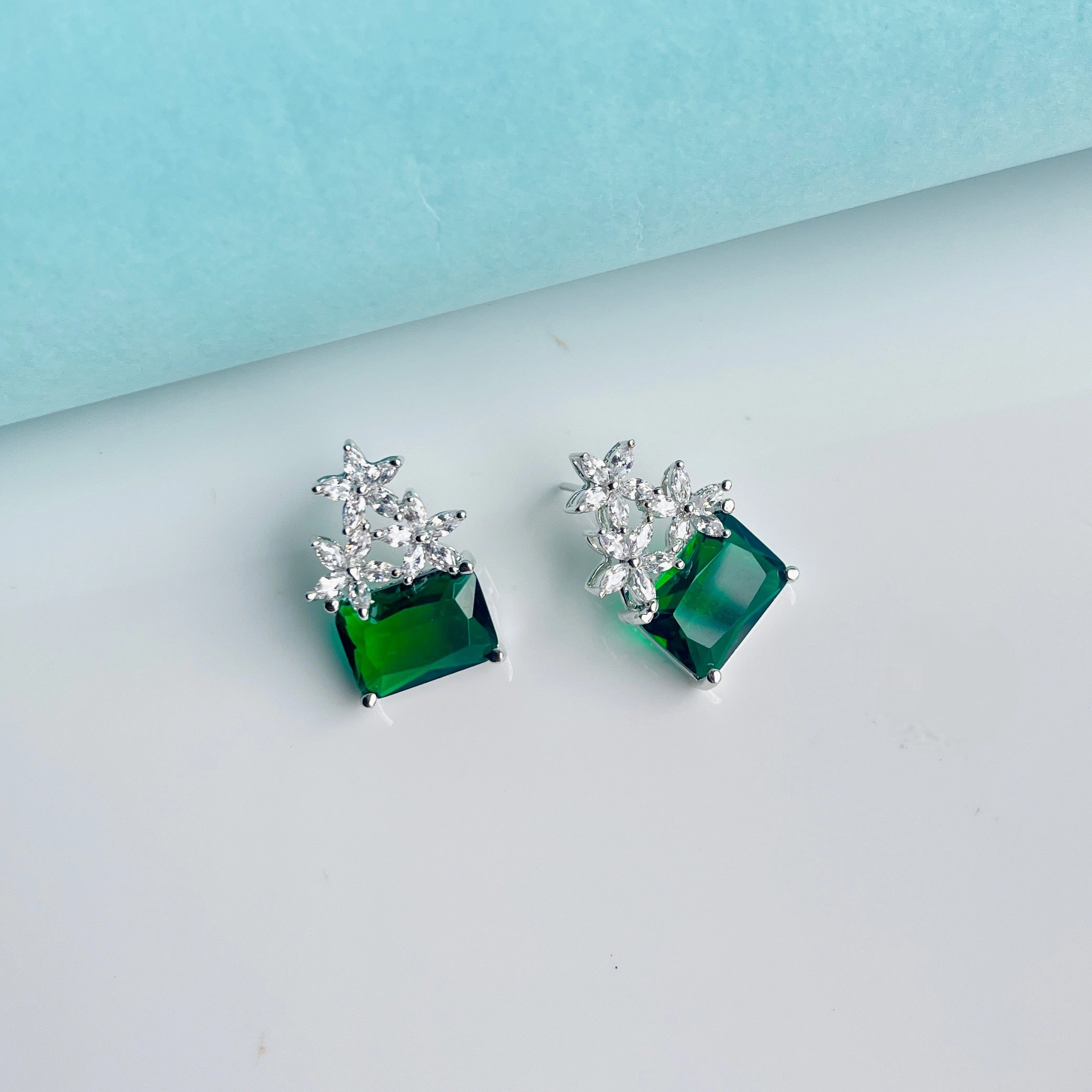 Daily Collection Minimella charm stud earring