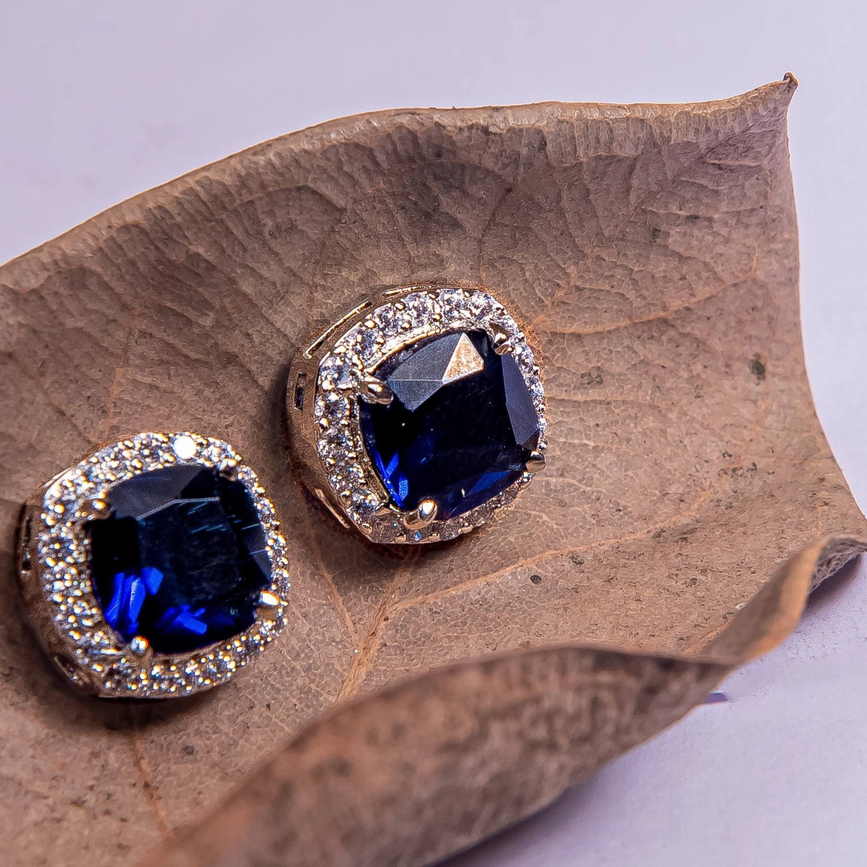 Unique Edge Minimella kushion zircon stud