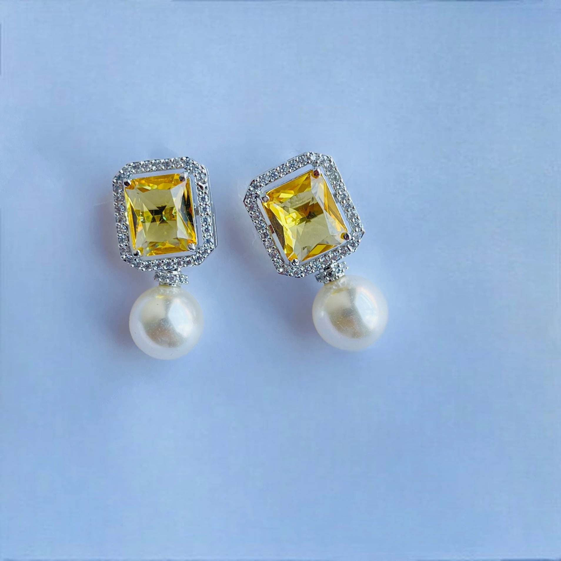 Photo Focus Weekend Detail Minimella pearl everyday stud earring