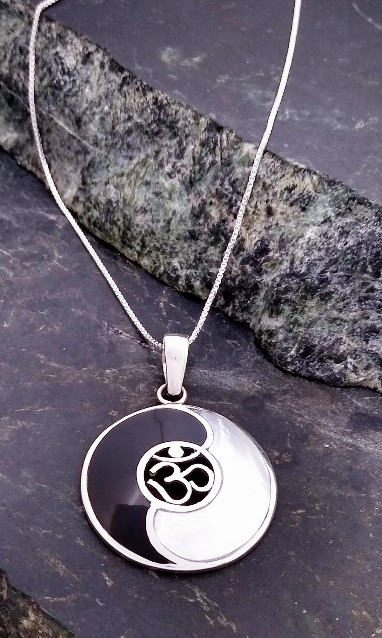 Soft Reflection Trendy Spark Sterling Silver Yin Yang Pendant with Abalone or Onyx
