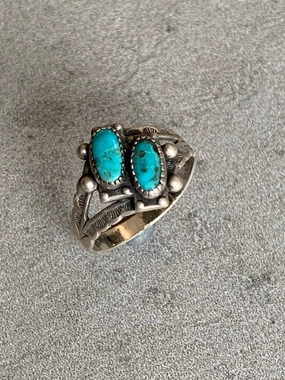 Graceful Accent Elegant Details Vintage Sterling Turquoise Ring