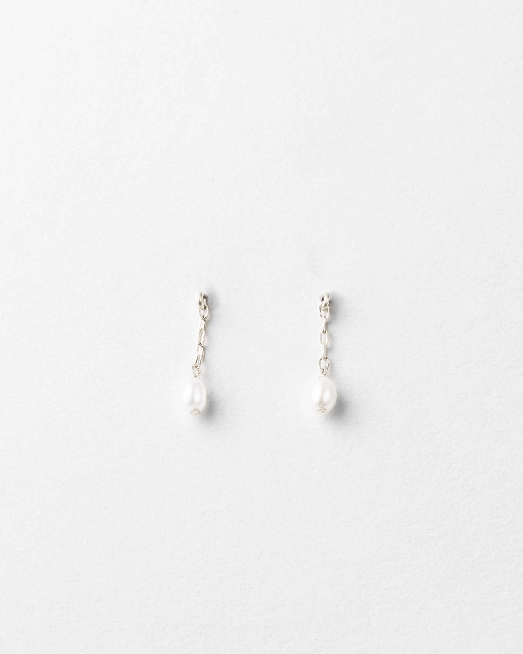 Winter Vibes Graceful Elegance Pearl Droplet Earrings