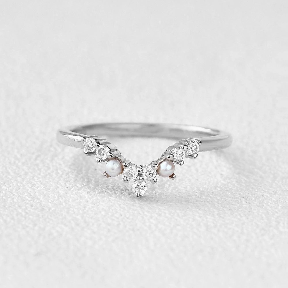 Moissanite & Pearl Curved Wedding Band Brilliant Sparkle Radiant Shine Finish