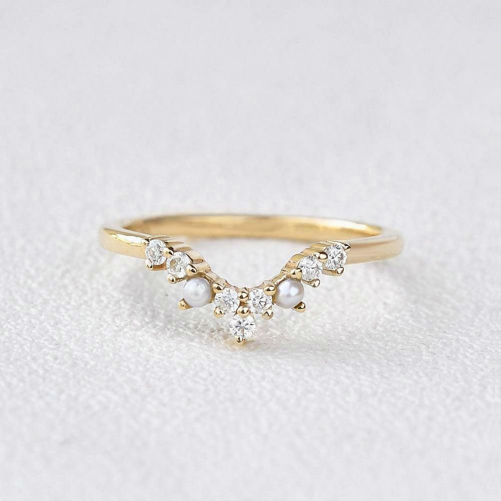 Moissanite & Pearl Curved Wedding Band Enduring Shine Starry Look