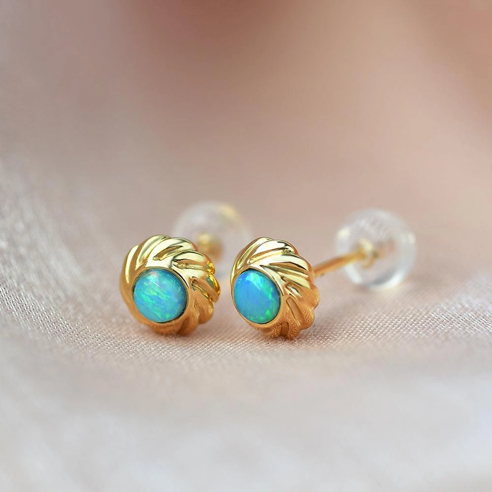 Everyday Highlight Natural Opal Vintage Yellow Gold Earrings