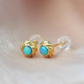 Everyday Highlight Natural Opal Vintage Yellow Gold Earrings