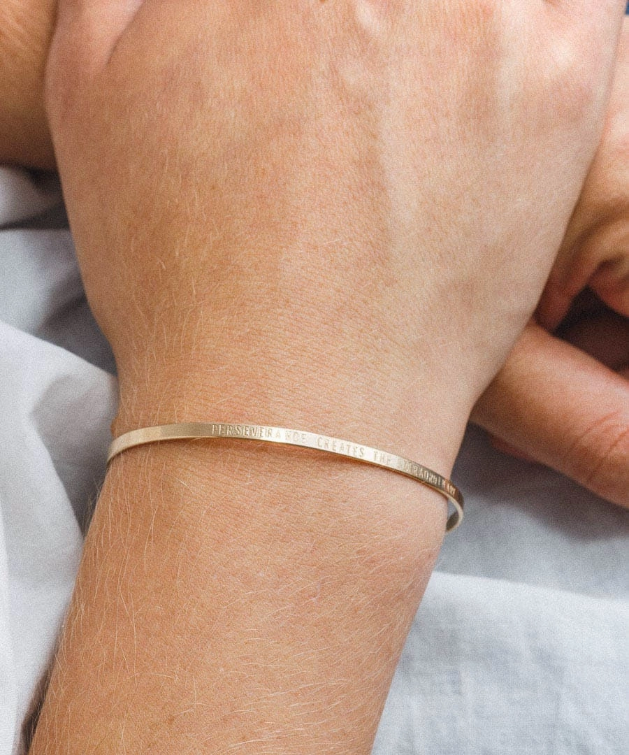 Novel Cuff Bracelet Delicate Fit