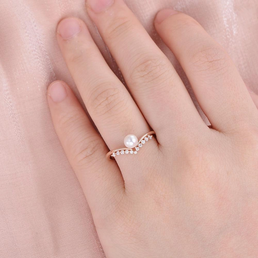 Exquisite Accent Sleek Touch Pearl Vintage Cluster Rose Gold Ring