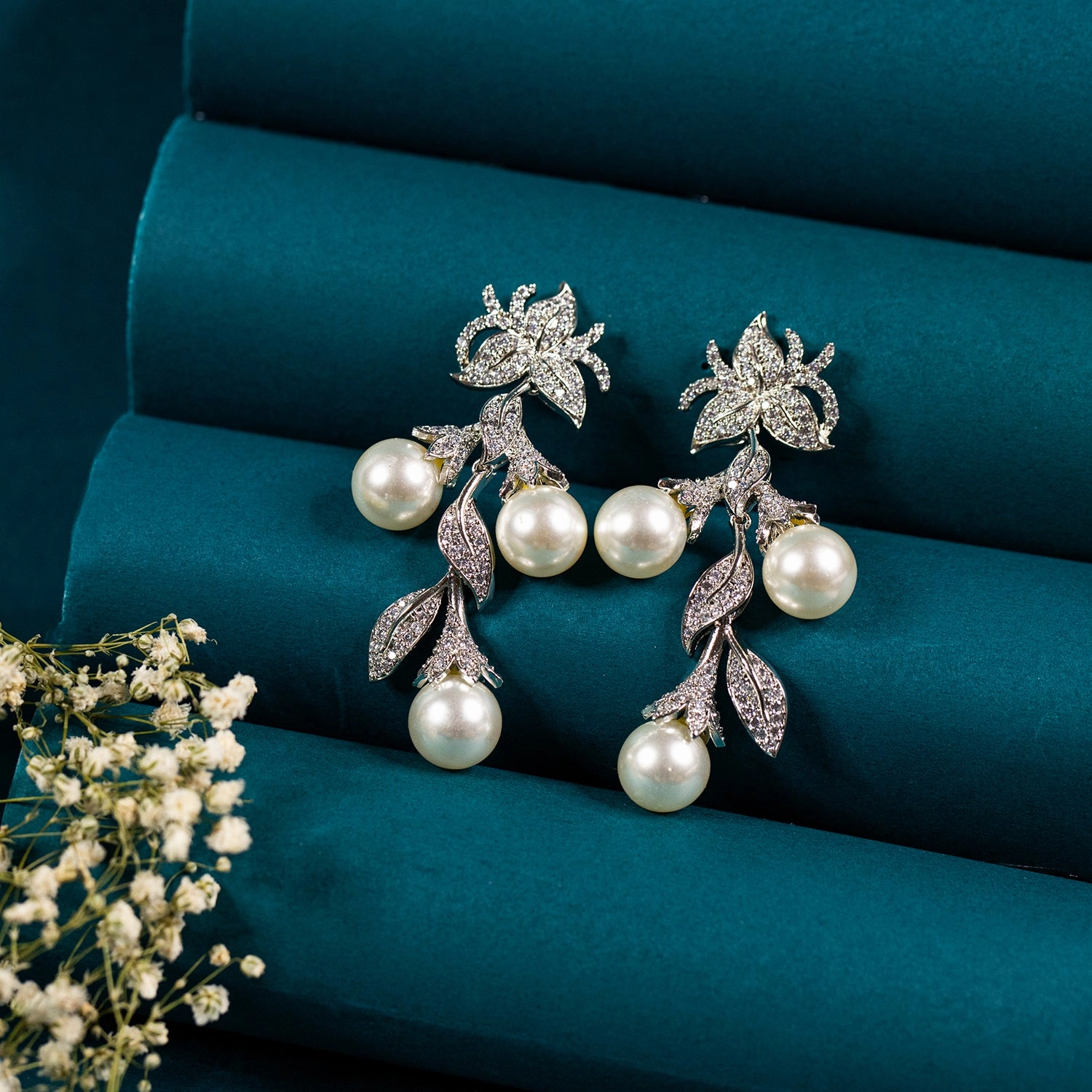 Timeless Beauty Pearlo nature pearl dangler earring