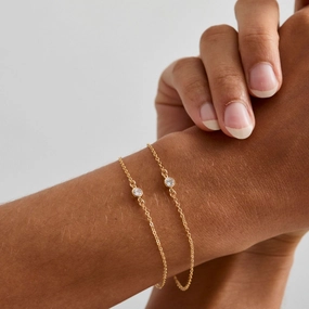 Dainty Bracelet with Cubic Zirconia Broad Spectrum