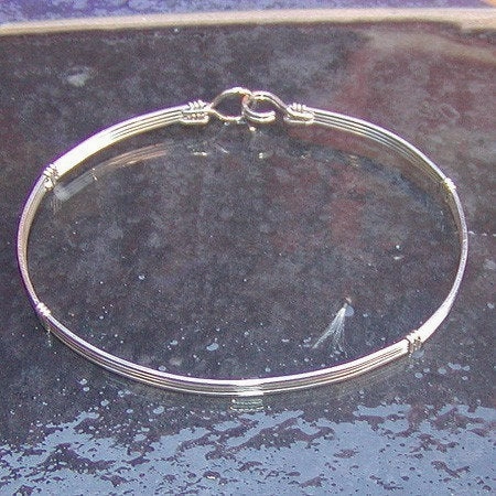 Logo Accent Perpetual Fashion Plain Sterling Silver Wire Wrapped Stackable Bracelet  SSSS