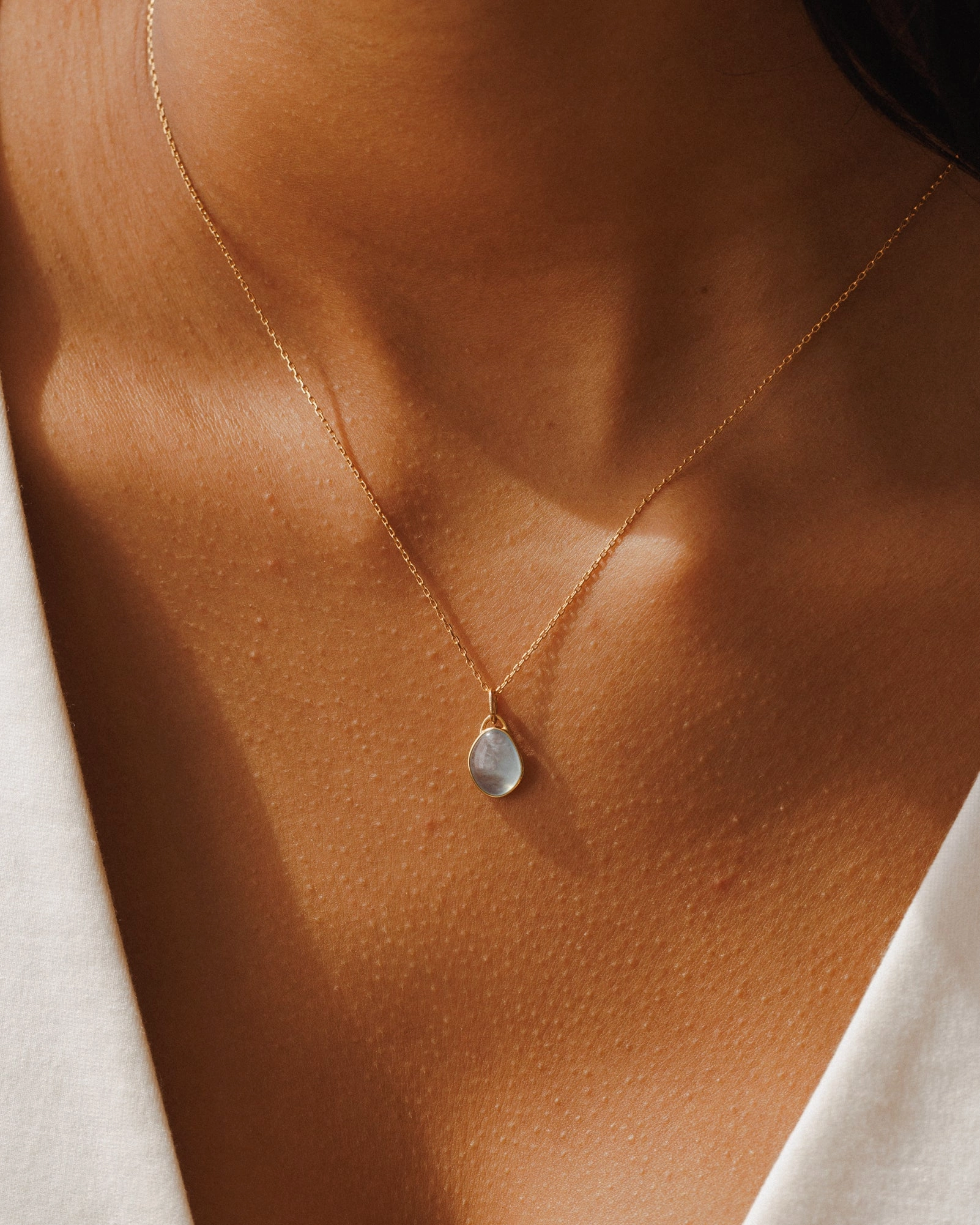 Dazzling Piece Glamorous Edge Solid Gold Mirage Necklace