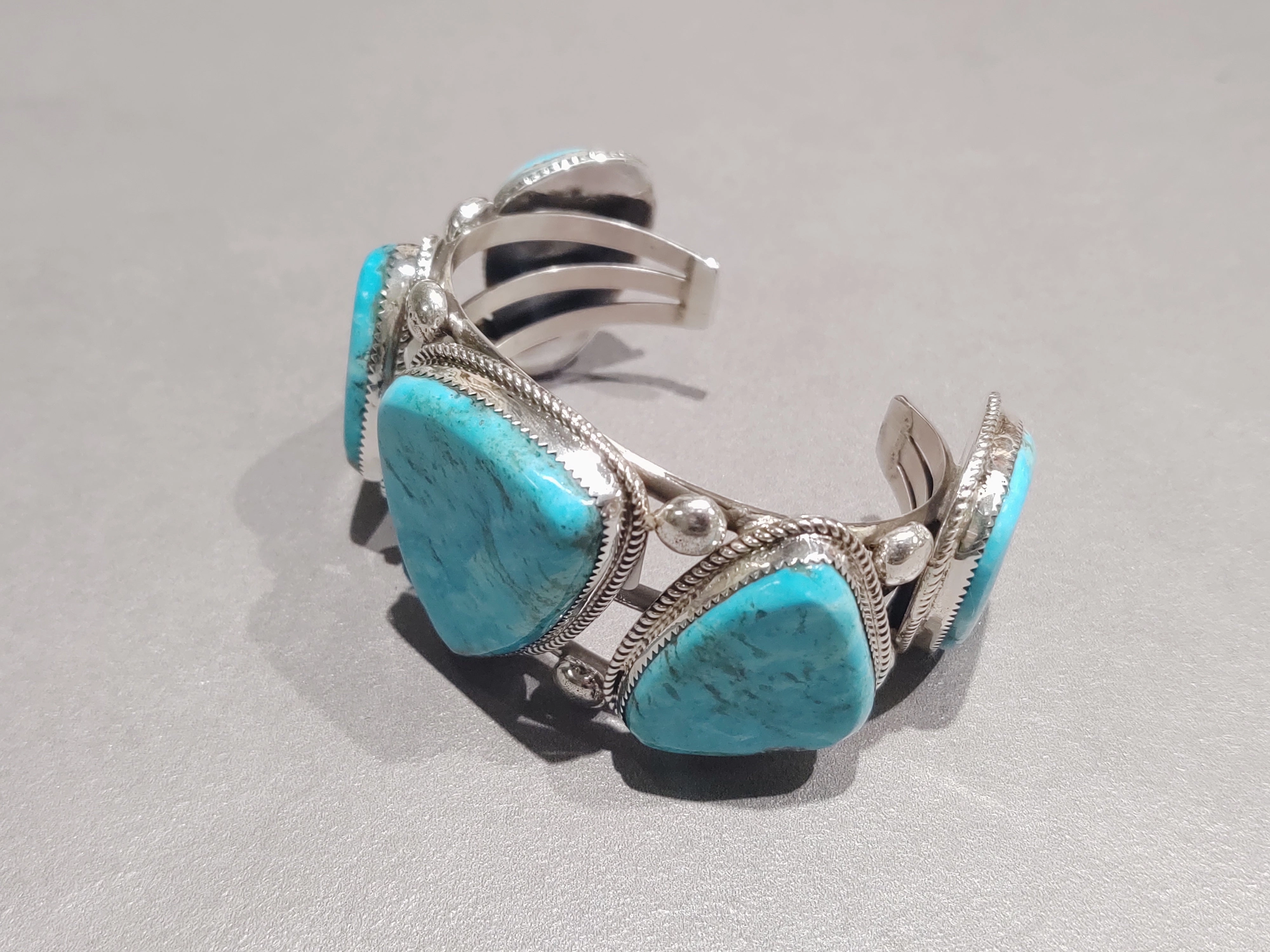 Vintage Mood Ray Nez - Kingman Turquoise Cuff - Handmade Native American