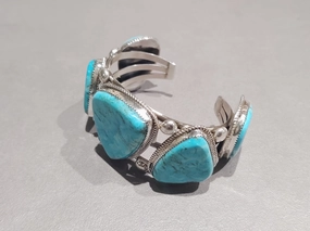 Vintage Mood Ray Nez - Kingman Turquoise Cuff - Handmade Native American