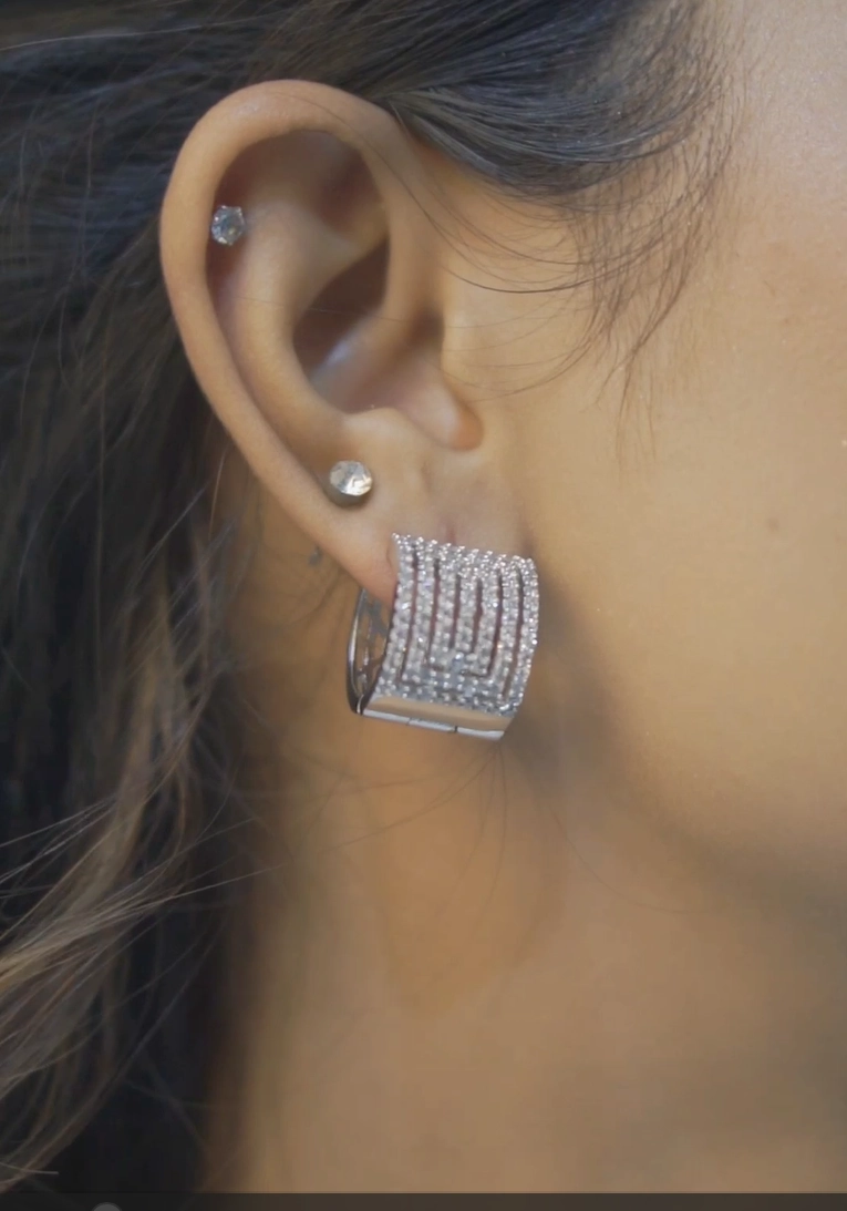 Formal Highlight Tom's mini loop earring