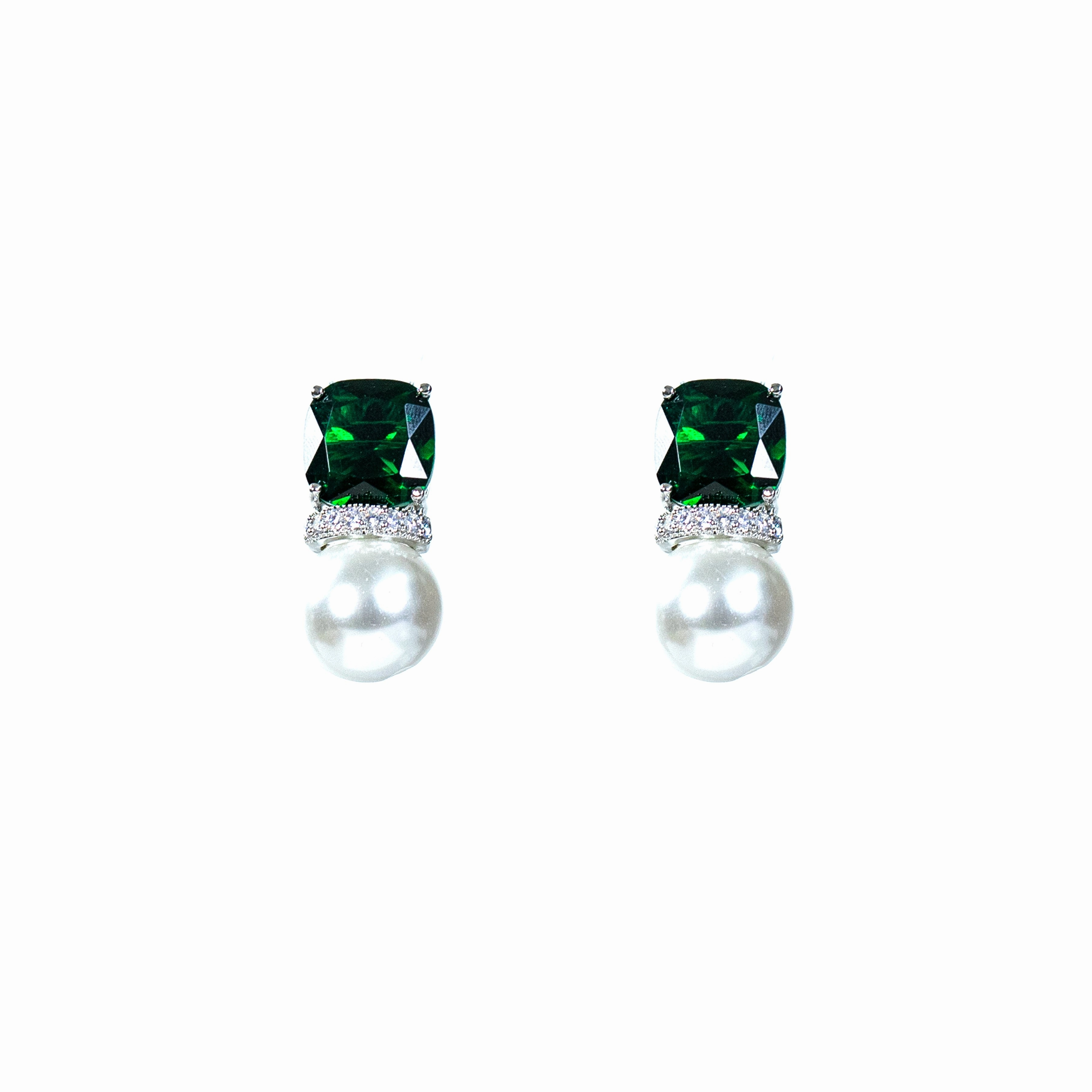 Princess pearl stud earring Glam Edge