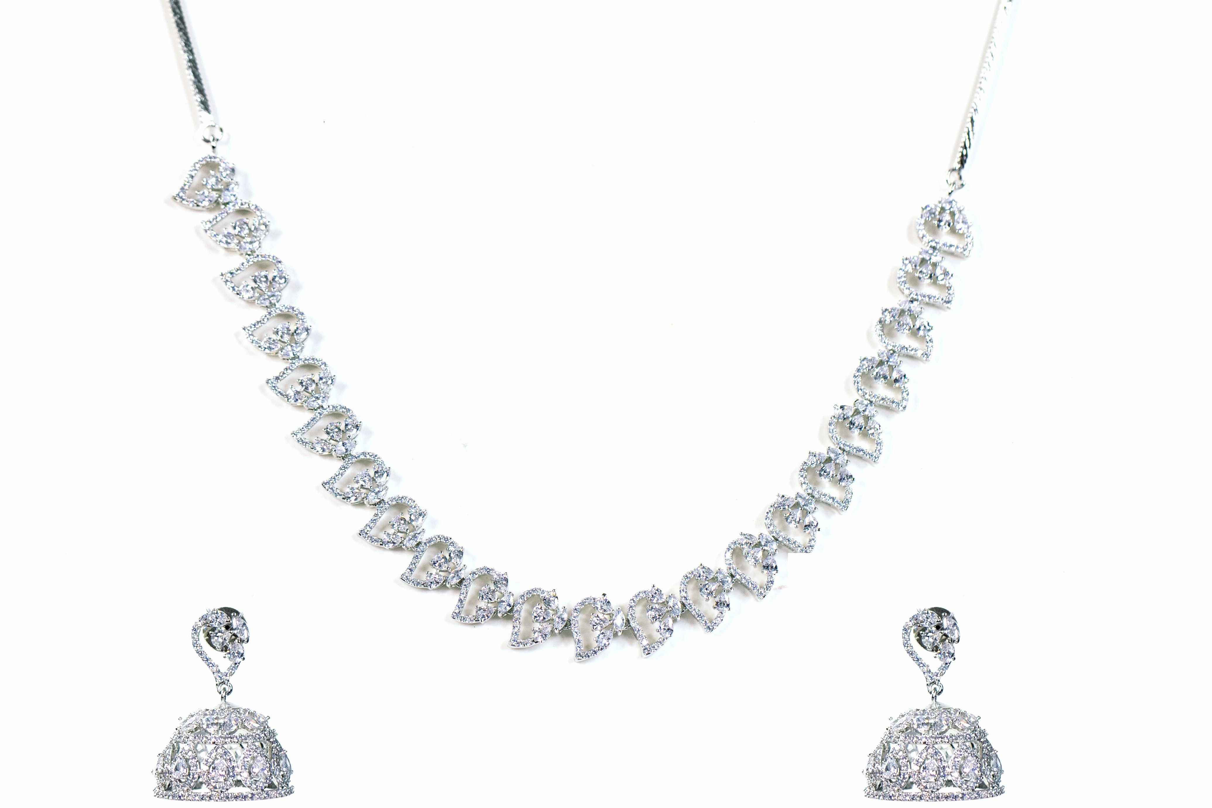 Pearto Flame Necklace set Allure Detail